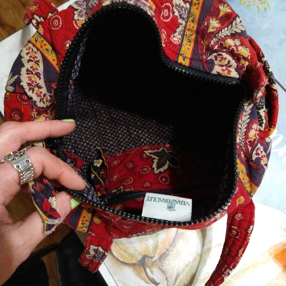 Beautiful! Red Vera Bradley Purse - Picture 4 of 7